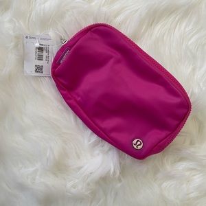 Lululemon everywhere belt bag sonic pink NWT